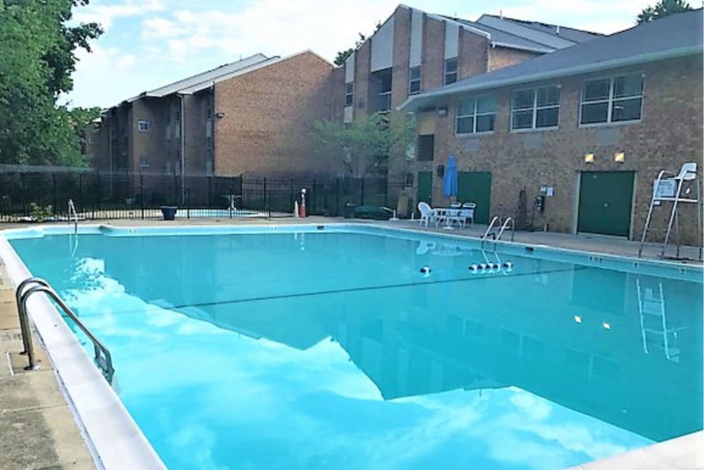 Large swimming pool and deck at Creekside Village in Alexandria, Virginia