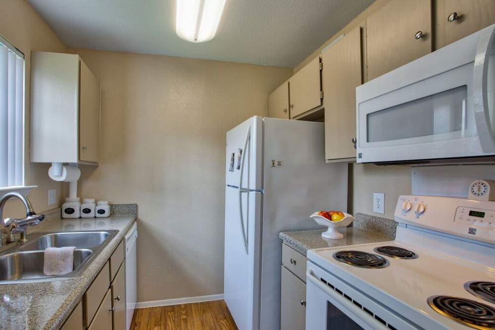 Apartment kitchen with modern appliances at The Pines of Palos Verdes in Mesquite, Texas