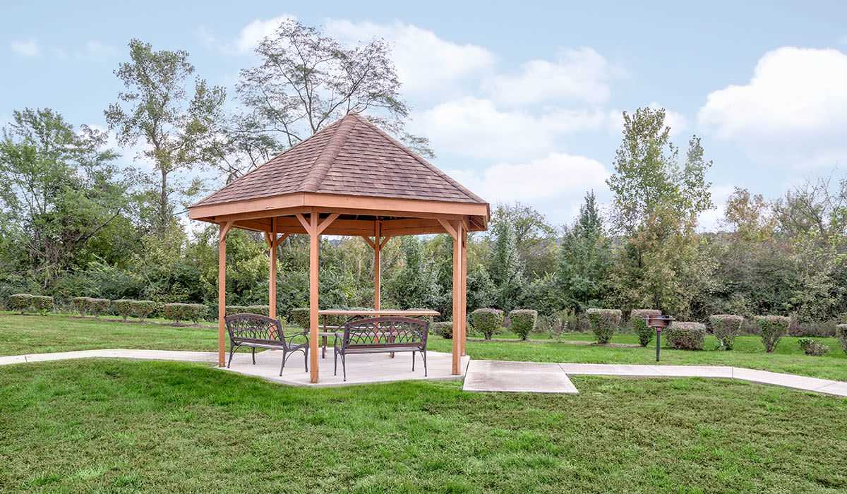 Picnic area at Ardmore Crossing in Chillicothe, Ohio