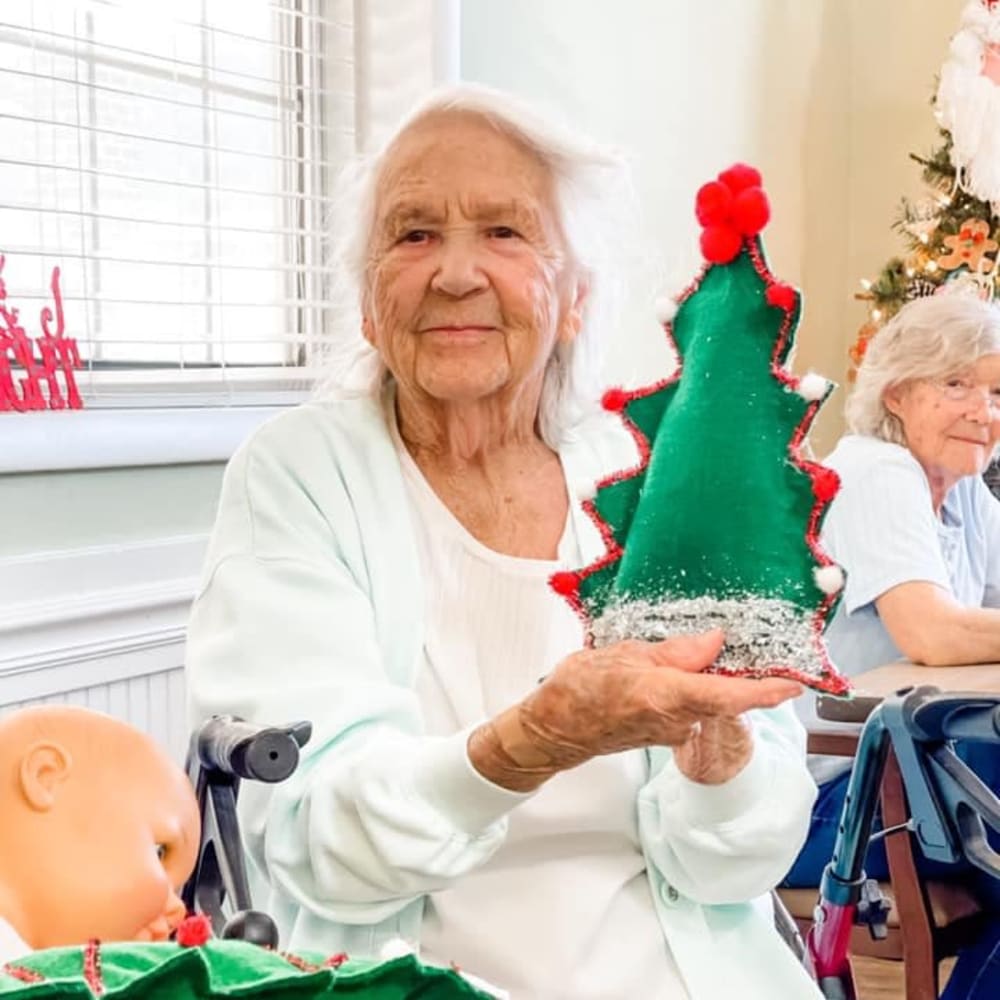 Resident making christmas decorations at Carolina Gardens at Conway in Conway, South Carolina