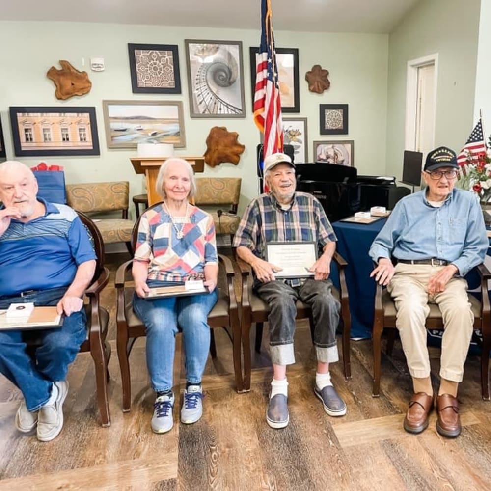 Residents and veterans posing for a photo at Carolina Gardens at Conway in Conway, South Carolina
