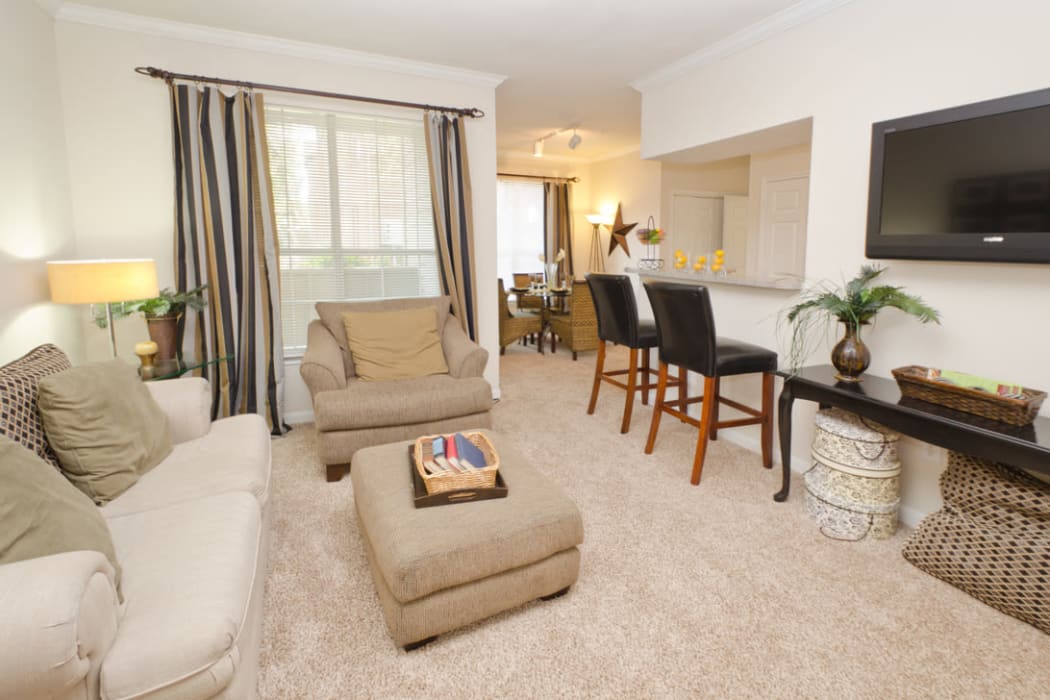 Pinnacle Heights offers a spacious living room in Antioch, Tennessee apartments