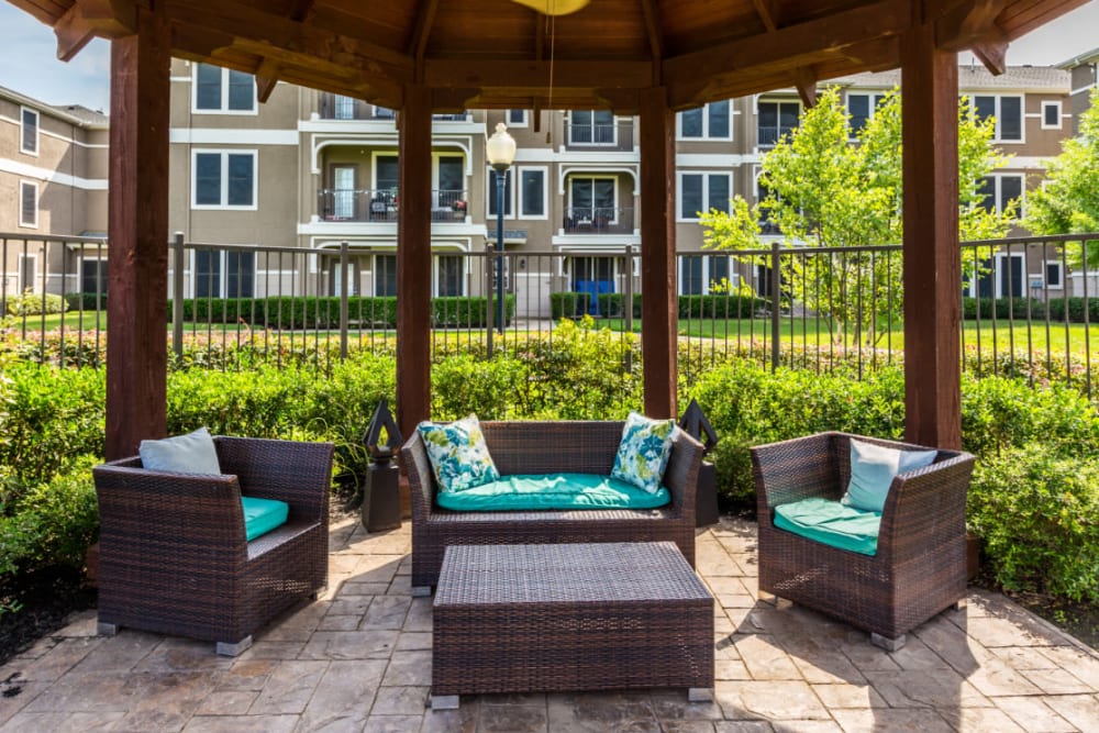 Sitting area under gazebo at Marquis at The Cascades in Tyler, Texas