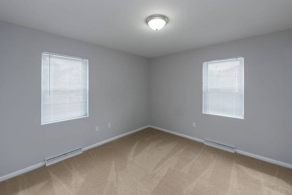Unfurnished room with pendent light at Signal Hill Apartments in Mechanicsville, Virginia