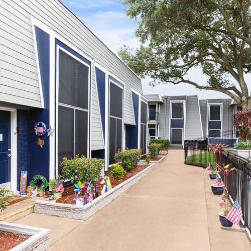 Outside view of the buildings at Falls Of Maplewood in Houston, Texas