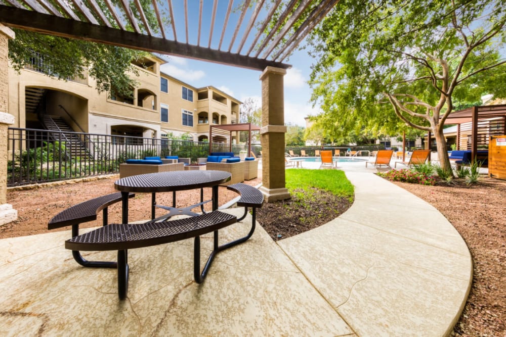 Outdoor shaded picnic area at Marquis at Barton Trails in Austin, Texas