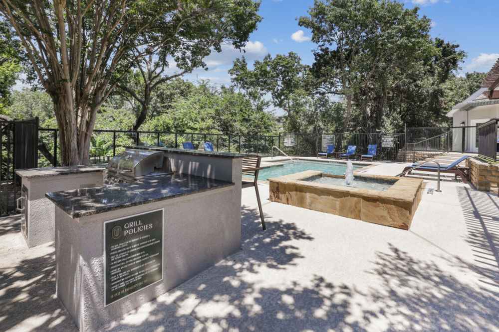 View of pool area with bbq at Vail Cliffside in Arlington. TX