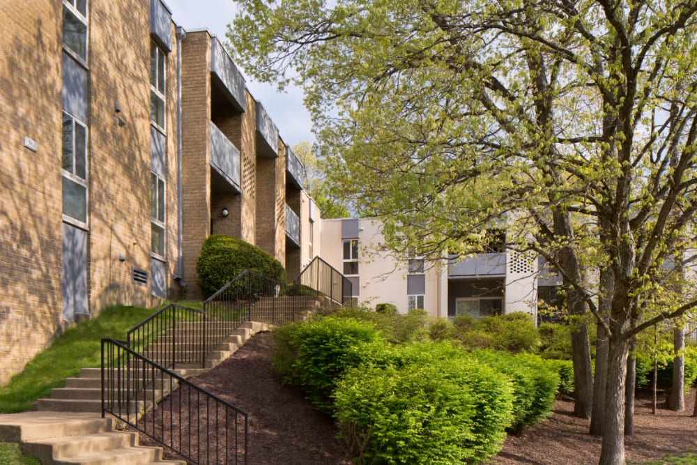 Stoneridge at Mark Center Apartment Homes exterior in Alexandria, Virginia