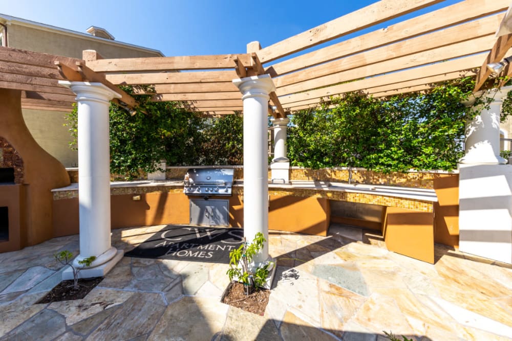 Outdoor BBQ area at Marquis at the Reserve in Katy, Texas