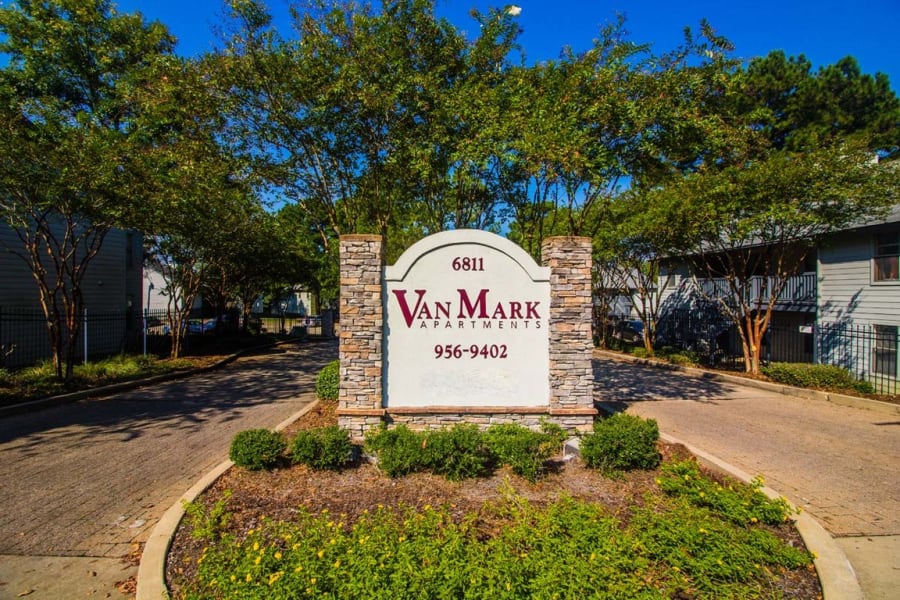 Van Mark Ridgeland and the surrounding Ridgeland, Mississippi