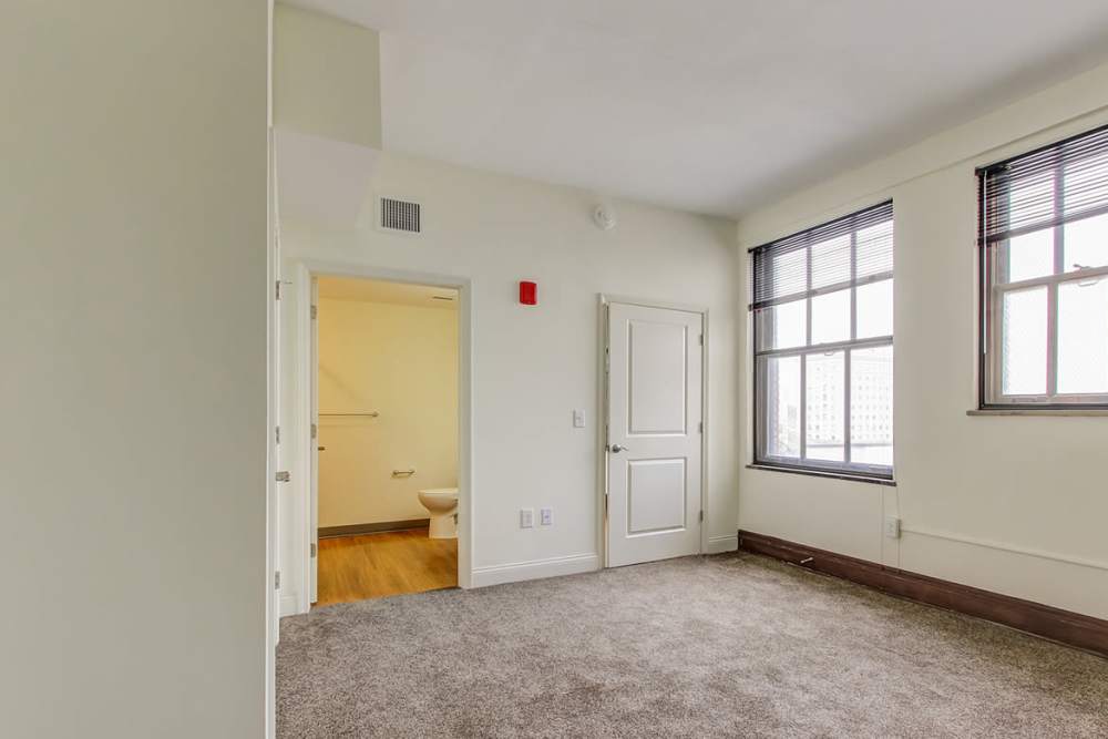 Spacious apartment with carpeted flooring and large windows at 43 Town Square in Lima, Ohio