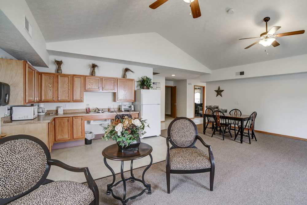 Community room with dining space and a kitchen at Ridgewood Greene in Reynoldsville, Pennsylvania