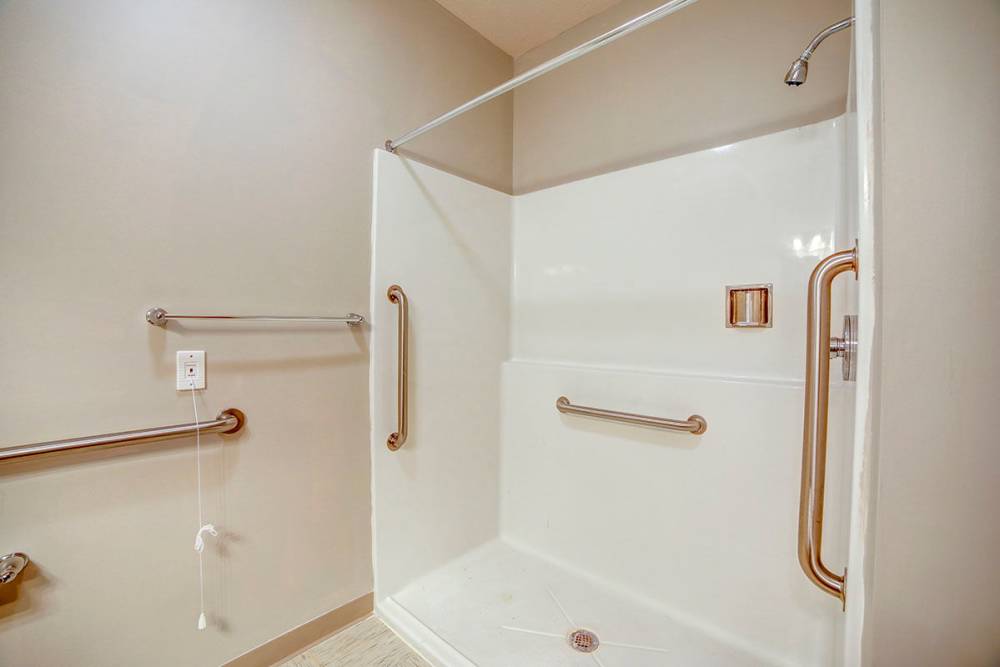 Walk-in showers at Brentwood Greene in Kokomo, Indiana