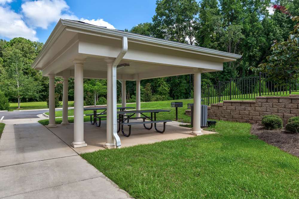 Outdoor seating community space at Silver Lakes in Madison, Georgia