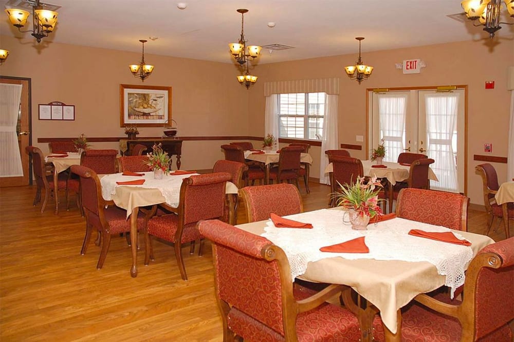 Resident dining room at Milestone Senior Living Eau Claire in Eau Claire, Wisconsin