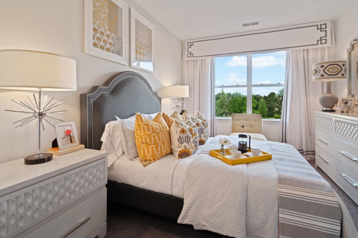 Large bedroom at The Grande at Metropark in Iselin, New Jersey