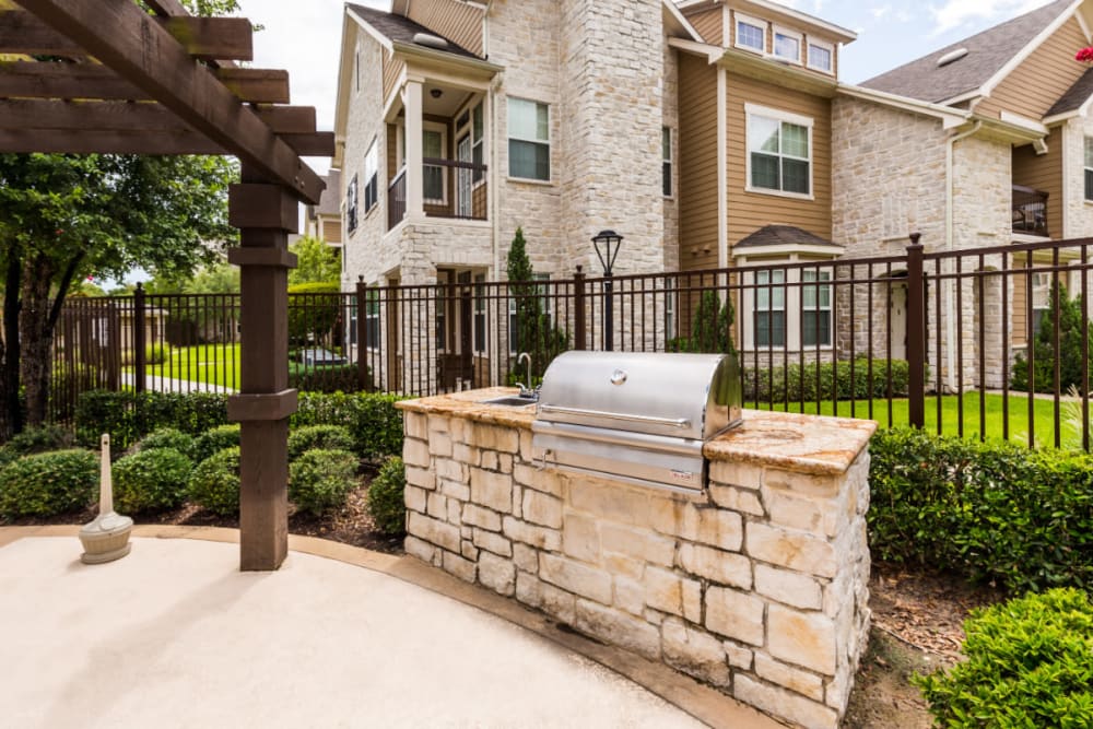 Outdoor BBQ area at Marquis at Cinco Ranch in Katy, Texas