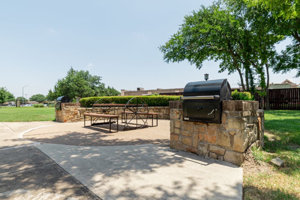 Outdoor BBQ with seating area at Marquis at Bellaire Ranch in Fort Worth, Texas