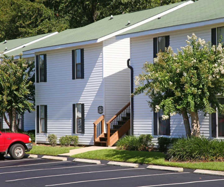 Car parking at Amelia Apartments and Townhomes in Valdosta, Georgia