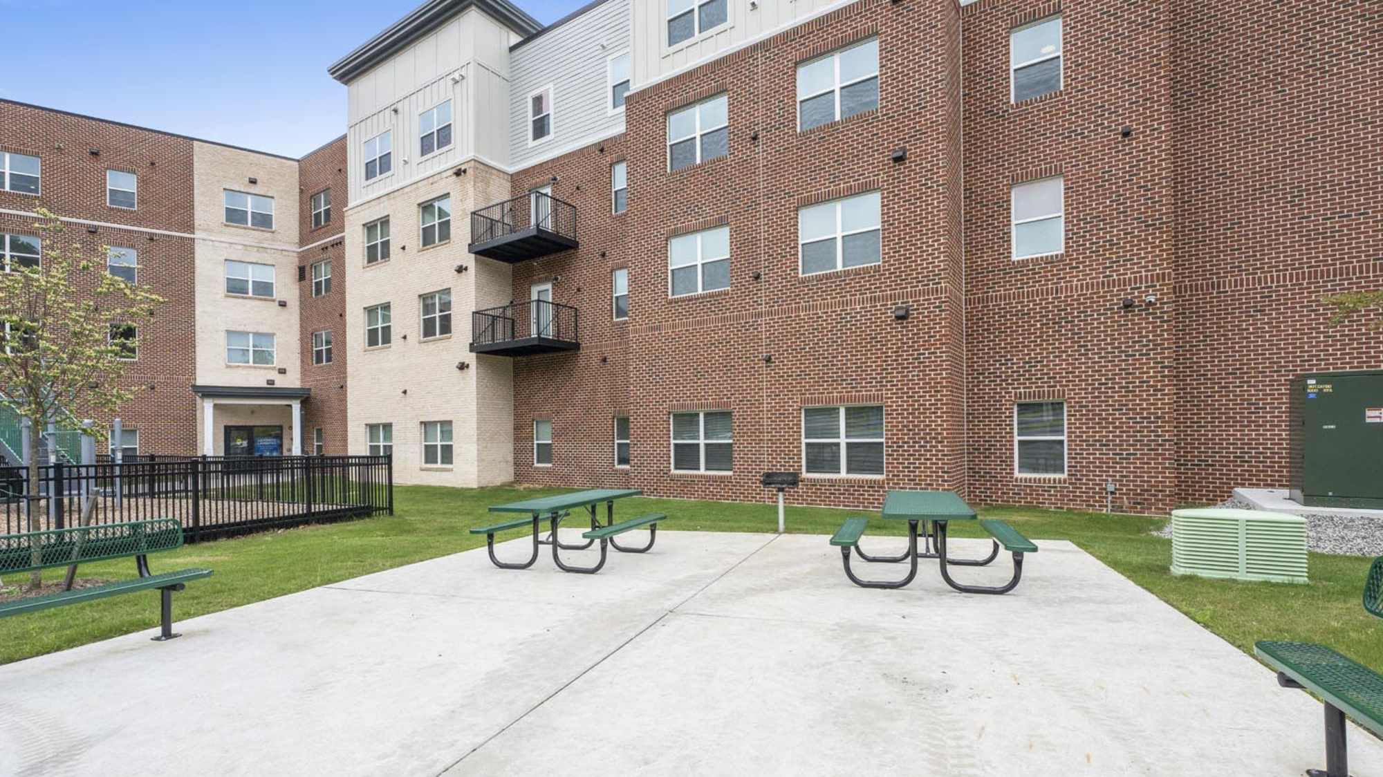 Outdoor seating space at Lambert Landing I in Chester, Virginia