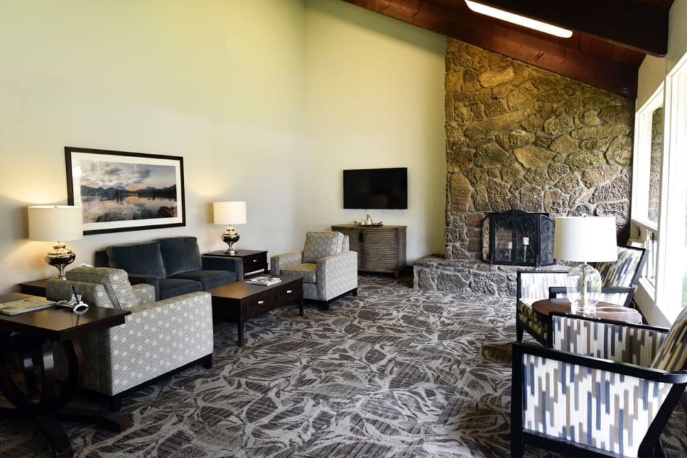 Our rehabilitation center in Bend, Oregon showcase a cozy living room