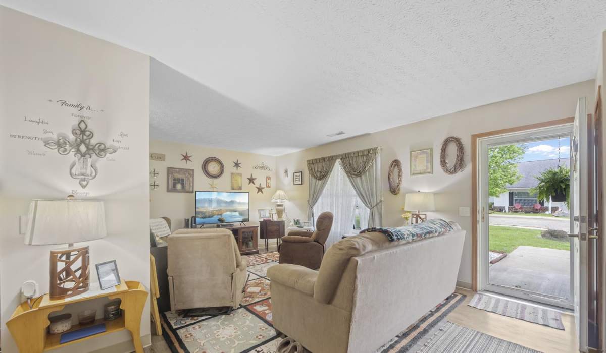 Living room at Gables At Countryside Lane II in Cadiz, Ohio