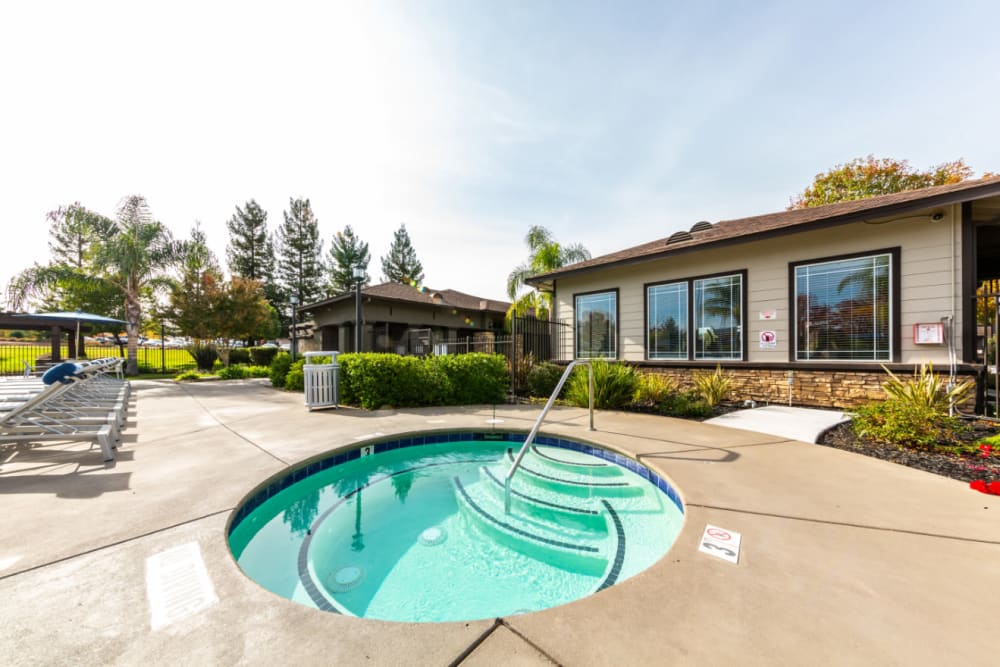 Jacuzzi at The Fairmont at Willow Creek in Folsom, California