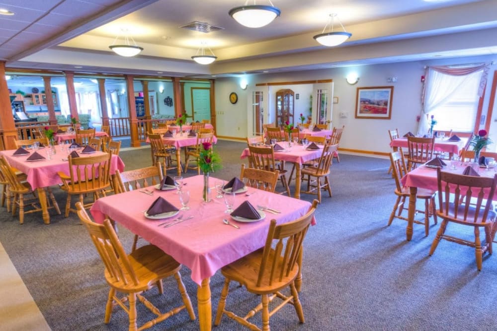 Spacious dining room with plenty of seating at Addington Place of Mount Pleasant in Mt Pleasant, Iowa
