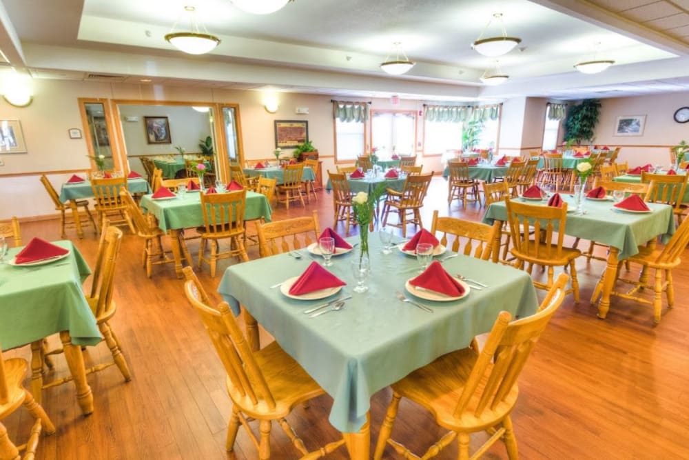 Large dining room with plenty of seating at Addington Place of Burlington in Burlington, Iowa