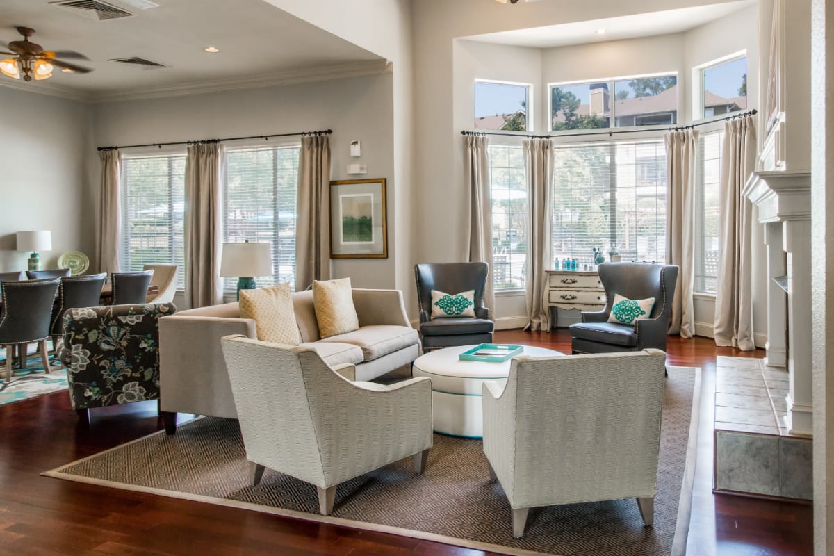 Comfortable and stylish sitting area in clubhouse at Marquis at Carmel Commons in Charlotte, North Carolina