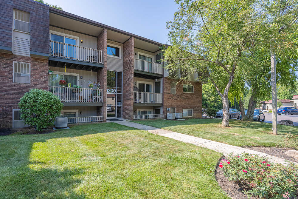 An apartment surrounded by greenery at Millcroft Apartments & Townhomes in Milford, Ohio