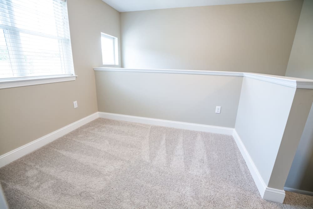 Carpeted living area at Highcroft Apartment Homes in Simsbury, Connecticut