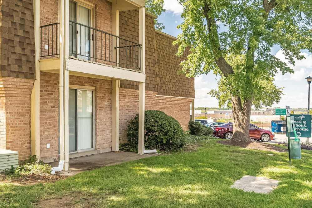 Apartment with balcony at Pear Tree in Saint Ann. MO