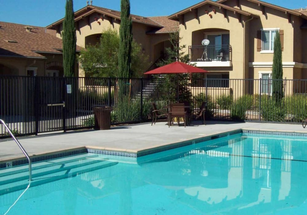 Pool with umbrellas at Sommerset Place in Sacramento, California