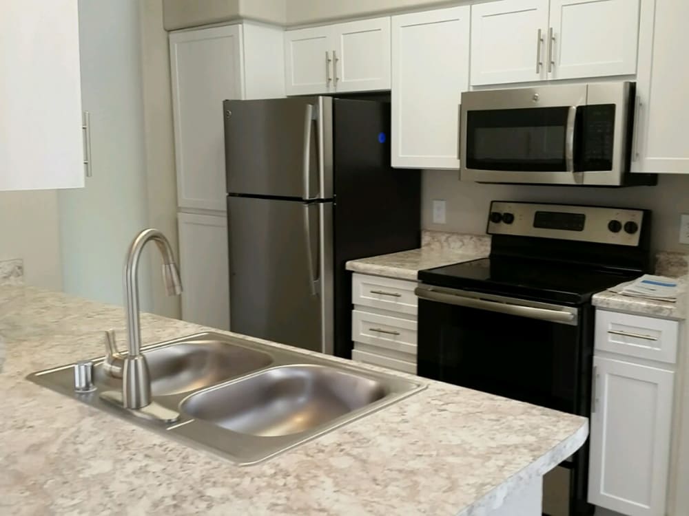 Modern and well-equipped kitchen in model home at The Retreat Apartments in Phoenix, Arizona
