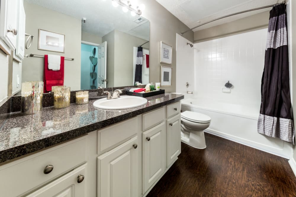 Clean bathroom at Marquis at Legacy in Plano, Texas
