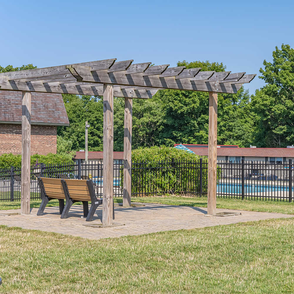Courtyard at Millcroft Apartments & Townhomes in Milford, Ohio