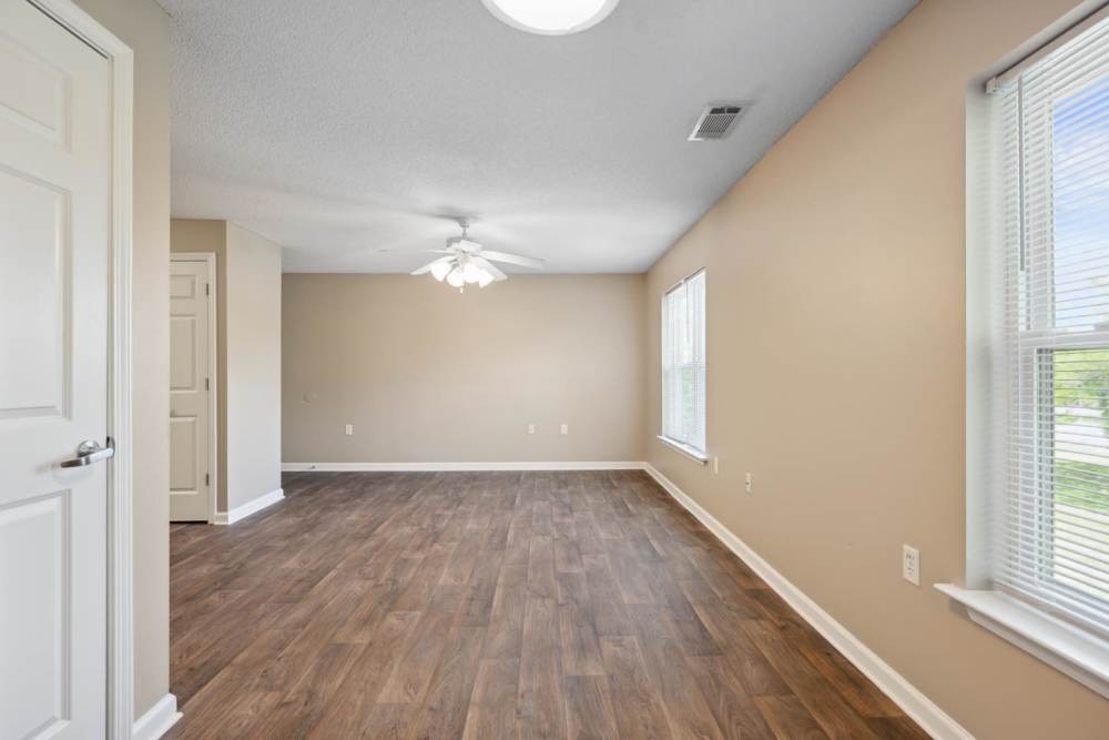 Spacious unfurnished living room at Fellwood I in Savannah, Georgia