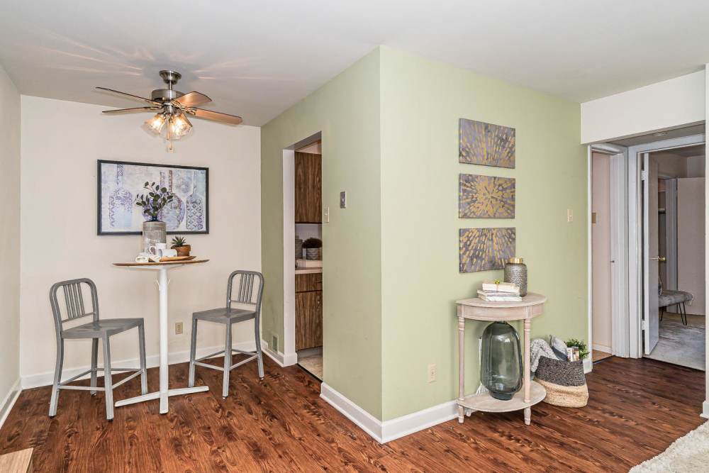 Living area with access to kitchen at Pear Tree in Saint Ann. MO