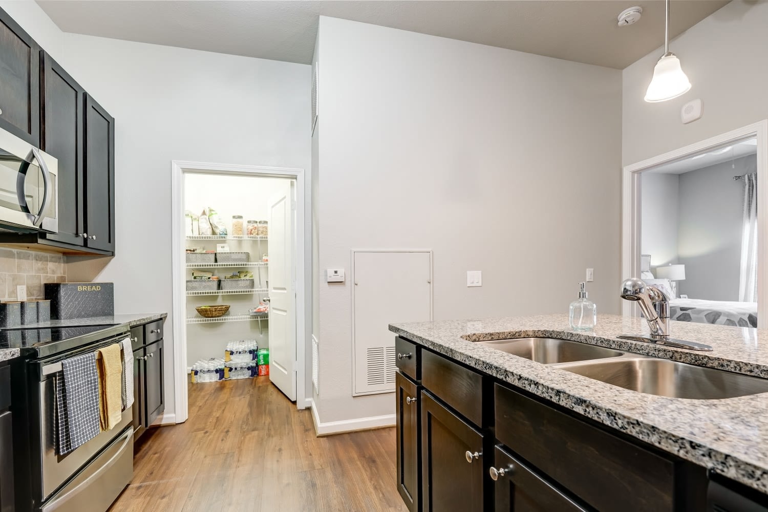 Photos of Creekside at Greenlawn Apartment Homes in Columbia, South