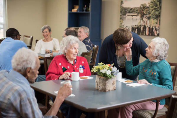 Residents sitting at a table ordering food in the dining hall at Deephaven Woods in Deephaven, Minnesota