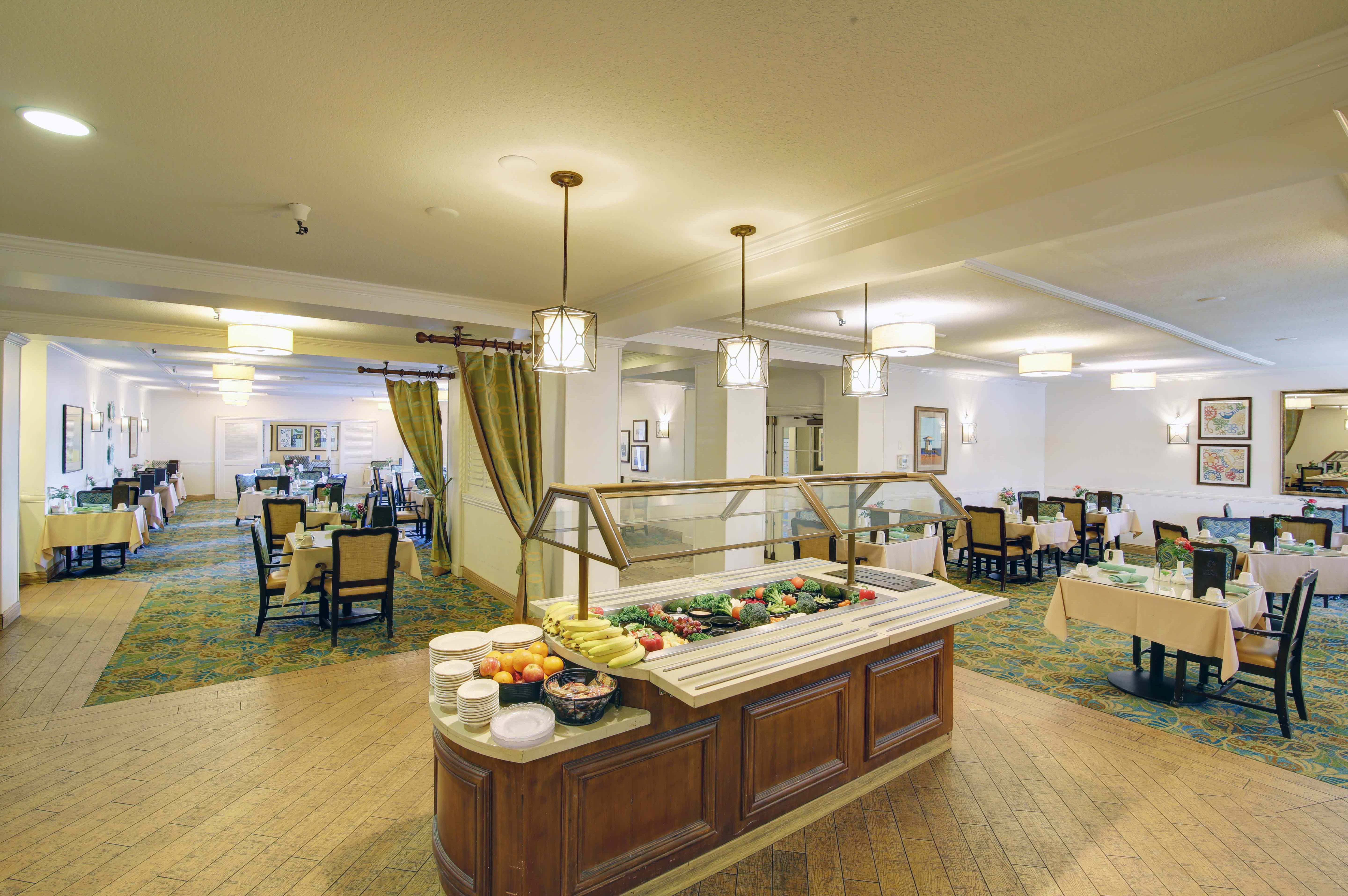Dining at the senior living community in Huntington Beach