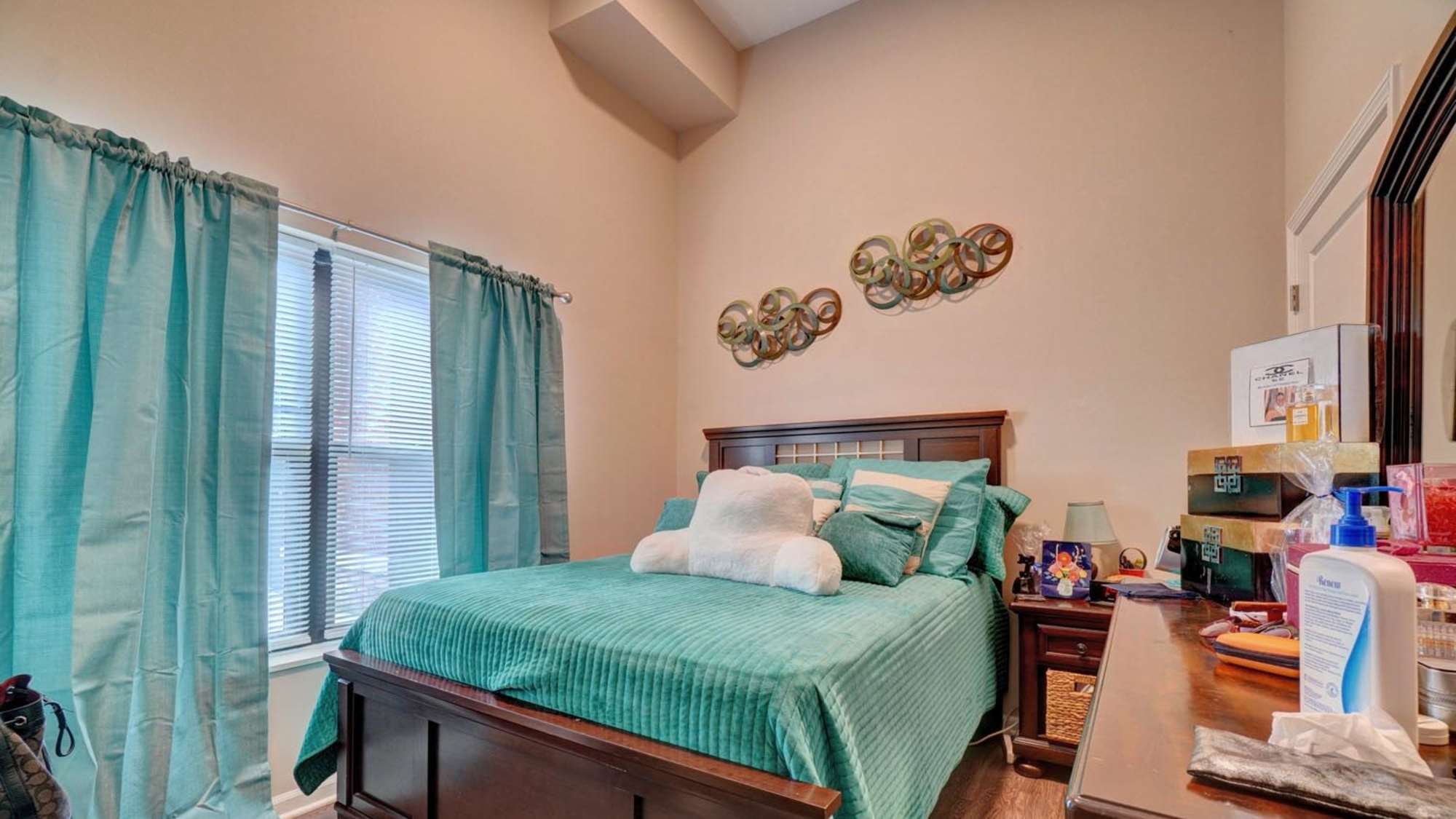 Well it bedroom at Holley Pointe in Portsmouth. VA