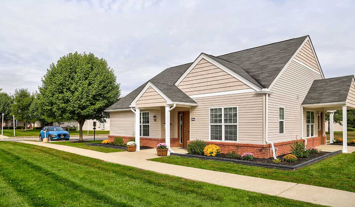 Wide exterior view of the apartment home at Fox Run Crossing in Piketon, Ohio