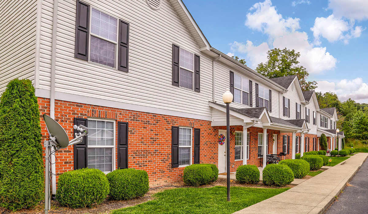 Community exterior at Sawgrass Greene in Grayson, Kentucky