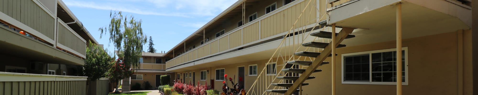 Neighborhood at Mountain View Apartments in Concord, California