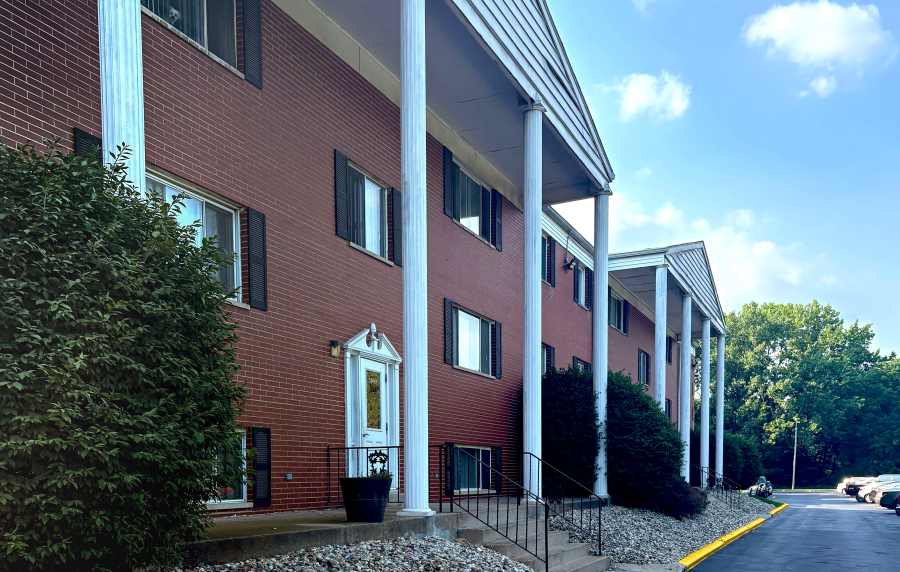 Beautiful exterior view of the apartments at Mount Vernon Arms Apartments in Merrillville, Indiana