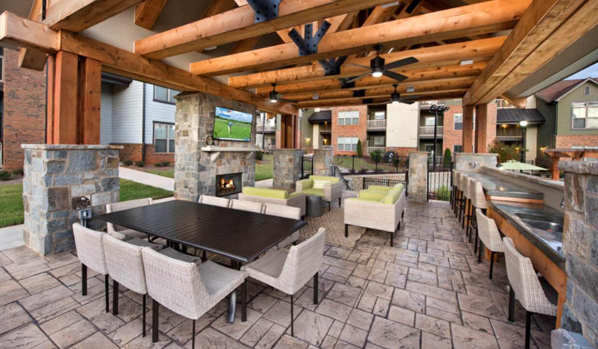 Outdoor grilling area at Palisades at Paris Mountain in Greenville, South Carolina
