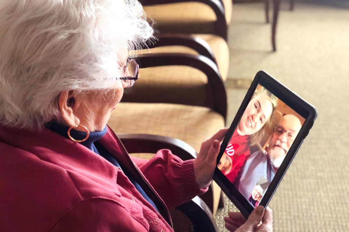 A resident using a smart phone at Oxford Springs Weatherford in Weatherford, Oklahoma