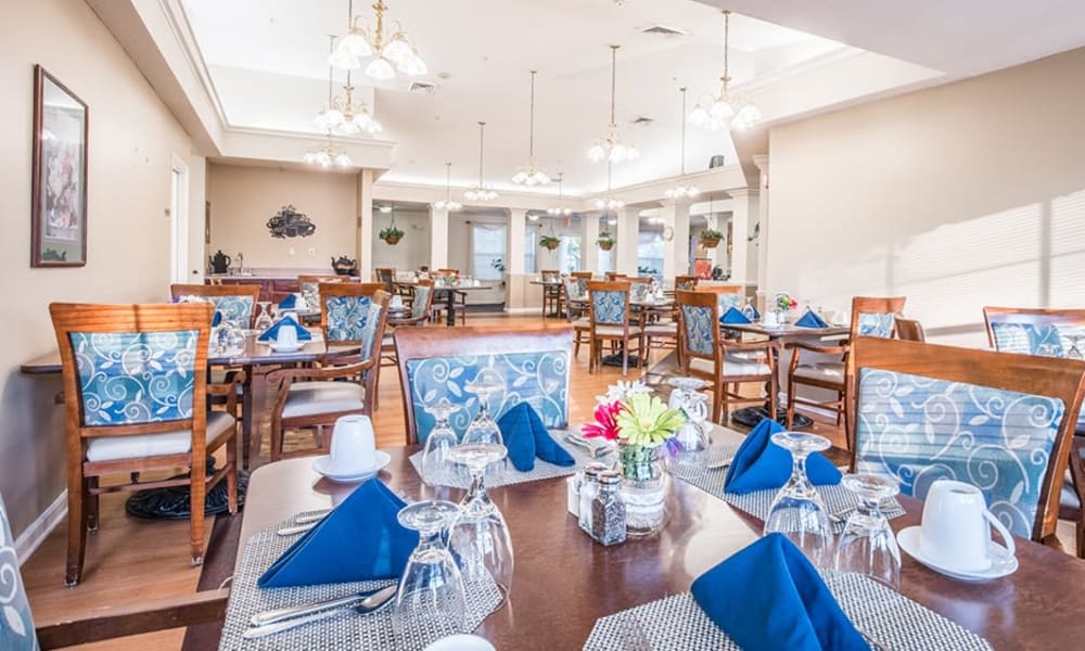 Dining room with restaurant-style seating at Randall Residence of Fremont in Fremont, Ohio
